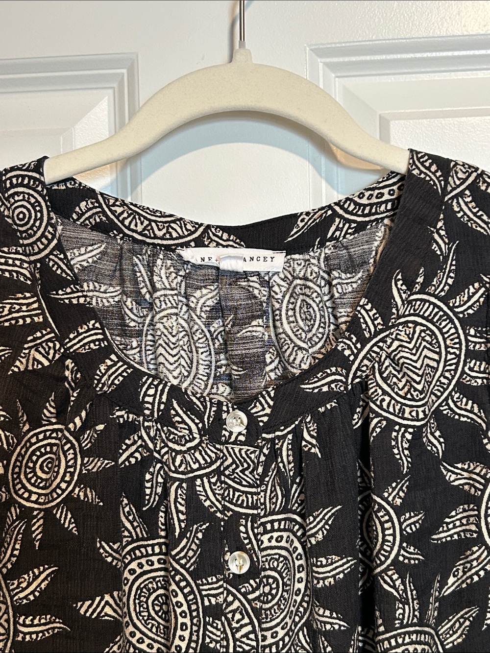 Jane + Delancey Sleeveless Black & Tan Sun Printed Tank Top Women's Size Small - Picture 5 of 5